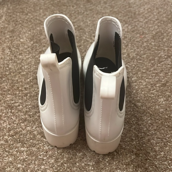 🍄 White Chelsea Boots - Picture 4 of 10